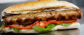 Domaća kobaja u kifli & Coca Cola