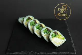 Futomaki z łososiem grillowanym