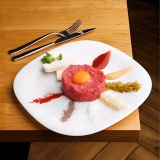 Biftec tartar- paine prajita