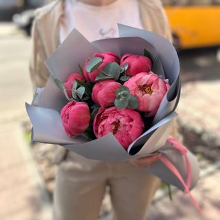 Букет 7 півоній