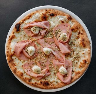 Pizza De Mortadela Y Pistacho (30 Cm.)