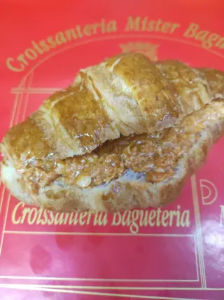 Croissant de bonito con tomate