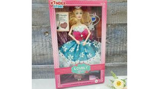 Кукла Барби в платье