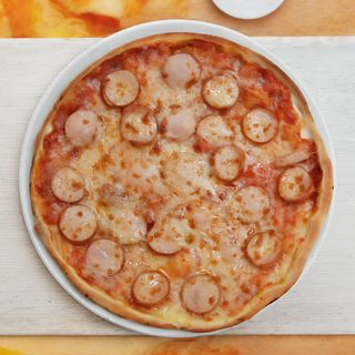 Пица с кренвирши (400г)