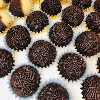 Caixa de Doces 6 und Brigadeiro 