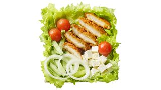 Топла салата с хрупкаво пиле