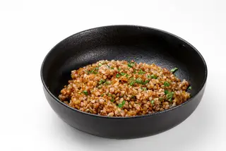 Hrișcă cu ceapă caramelizată