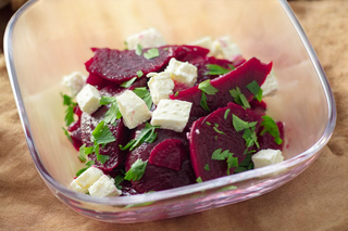 Mix salata sa cveklom i fetom