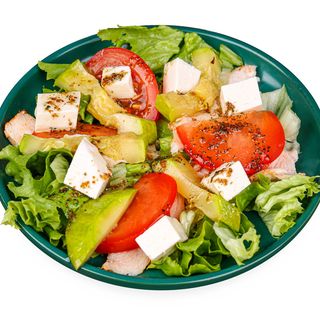 Салат с курицей гриль 