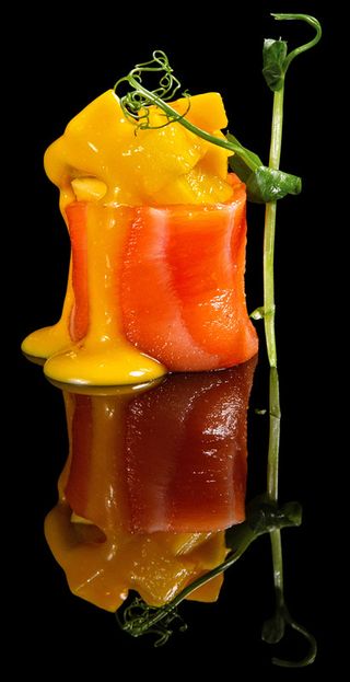 Gunkan De Salmón Con Mango (2 Pzas.)