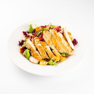 Povrtna salata s piletinom i dressingom od sezonskog voća