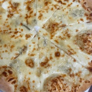 Pizza Quattro formaggi