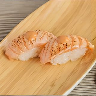 114. NIGIRI SALMON FLAMEADO (2UDS)