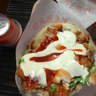 Kebab de pollo o ternera con queso 