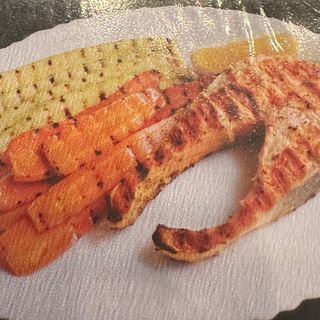 Сьомга с гриловани зеленчуци (400г)
