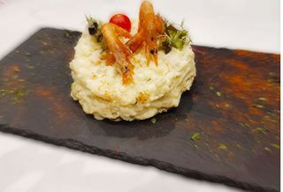 Ensaladilla de gambas (1/2 ración)