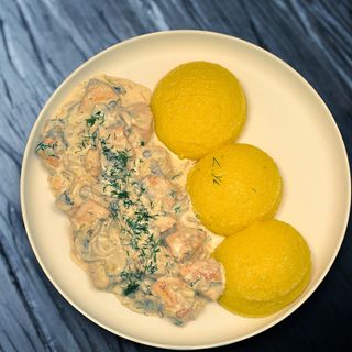 Ciulama de pui cu mamaliguta