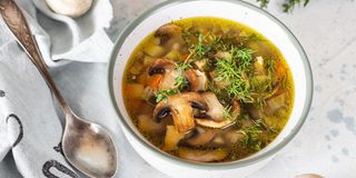 Zuppa con funghi