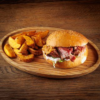 Kolenica  sa kriškama krompira u lepinji