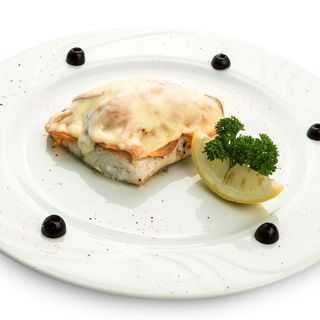 Судак с овощами