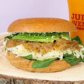 Vegan Bagel cheese & Avo