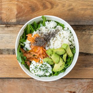 Pokè "mediterranea" al salmone & avocado