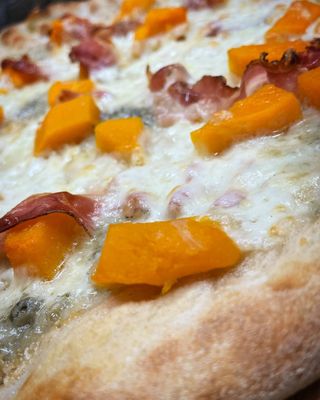PIZZA AL PIATTO BIANCA - ZUCCA E PANCETTA