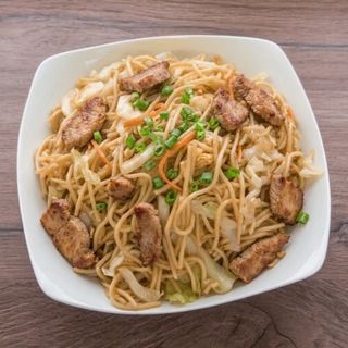 30. Пържени спагети със свинско и зеленчуци 900г
