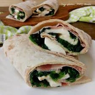 Piadina con prosciutto cotto, spinaci, gorgonzola e mozzarella