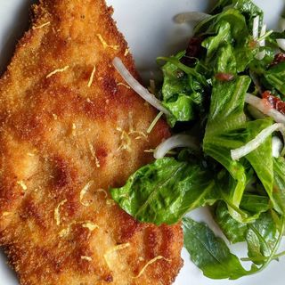 Pechuga De Pollo Con Ensalada