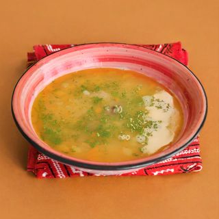 ბარდის წვნიანი შებოლილი ნეკნებით