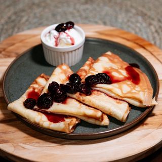 ბლინები კენკრით და ნაყინით / Pancakes with berries and ice cream