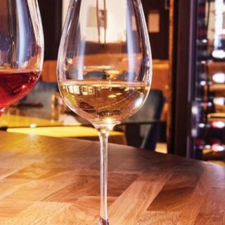 Vino De La Casa Blanco