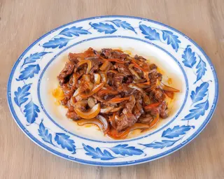 Ternera Con Cebolla Frita