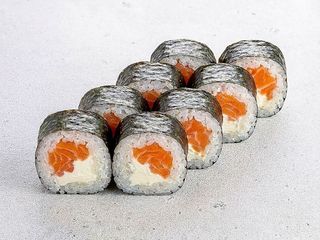 Вершковий макі з лососем (135g)