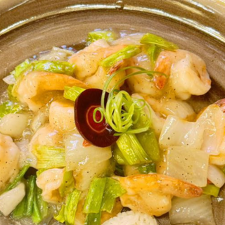 Gamberi con cipolla e porro