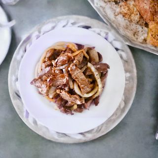 Teletina sa lukom i povrćem