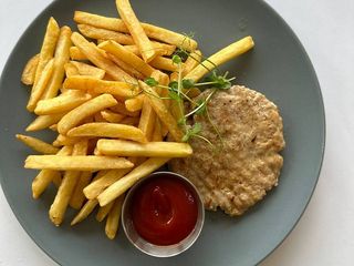 Свинна котлета + картопля фрі