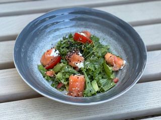 Салат з лососем