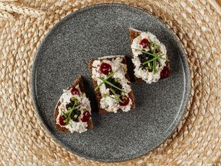 Одеський форшмак на солодовому хлібі (170г)