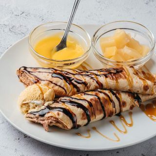 Palačinka sa Nutellom, lešnikom i ananasom