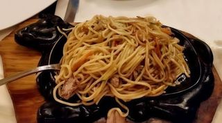 90. Spaghetti alla piastra gamberi