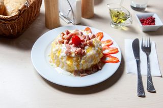 Mamaliga cu branza si smantana