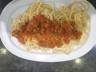 Tallarines a la boloñesa