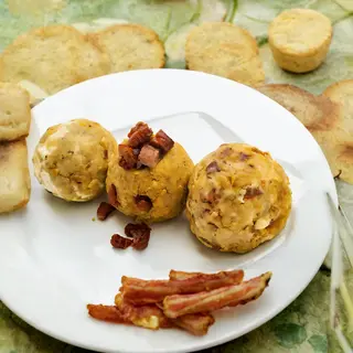 Bolón De Chicharrón