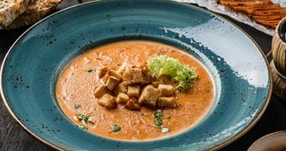 Supa crema de cascaval cu carne afumata