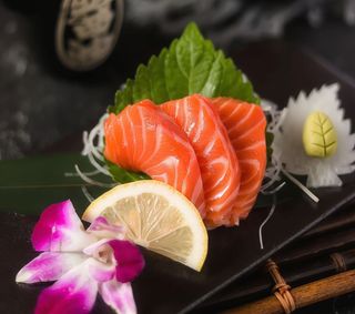 80. Sashimi de Salmon