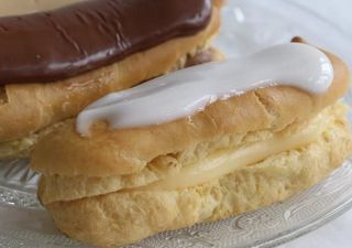 Eclair Relleno De Crema Pastelera