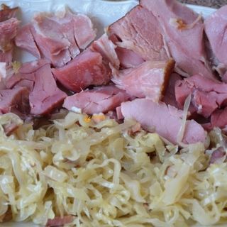 Koljenica s kiselim kupusom