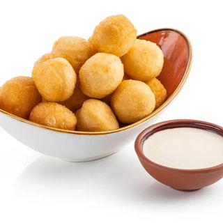 Маленькие баурсаки со сметаной